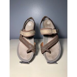 Baretraps Womens Brown Wedge Sandals Thong Toe Comfort Size 7.5M